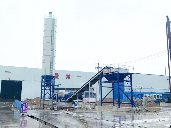 水泥罐輸送粉末后該怎么解決罐頂部灰粉？